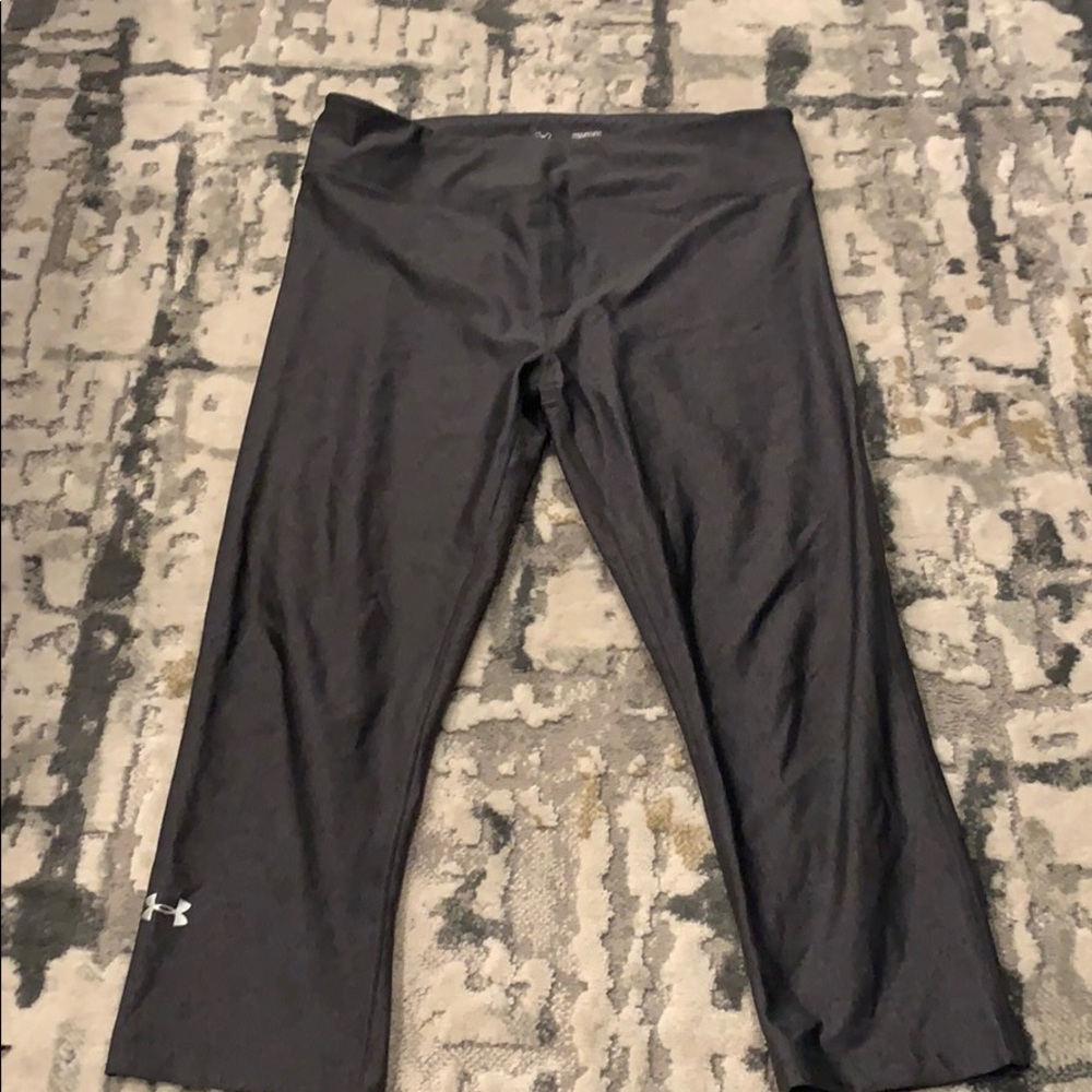 Under Armour compression cropped leggings